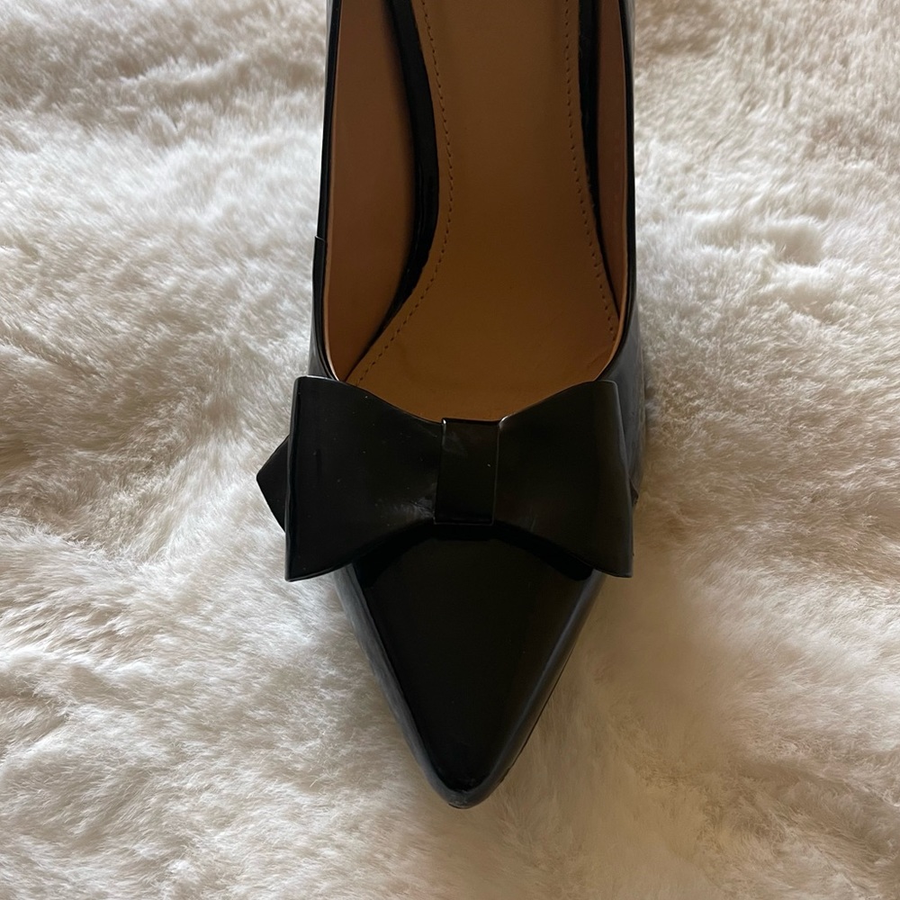 Gillio Patent Leather Bow Heels